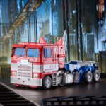 Transformers: Bumblebee Masterpiece Movie Series Action Figure MPM-12 Optimus Prime 28 cm 6